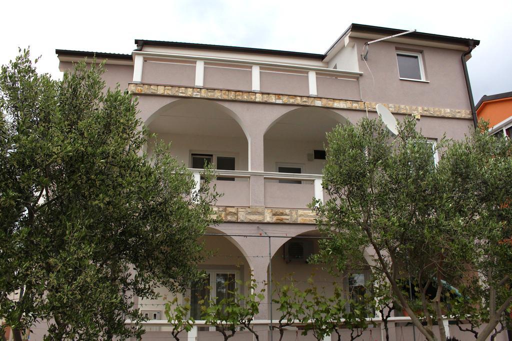 Apartments Beba Vir Bagian luar foto